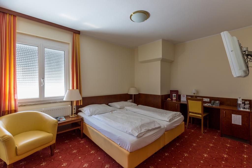 Der Kaiserhof Ried Ried im Innkreis Ngoại thất bức ảnh