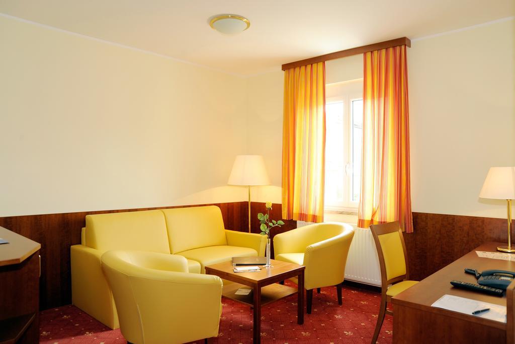 Der Kaiserhof Ried Ried im Innkreis Phòng bức ảnh